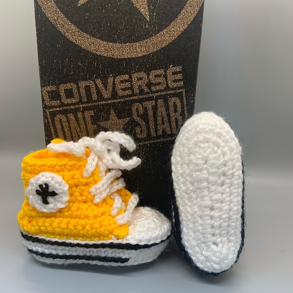 0-3 months. Hand made Converse like crochet booties.